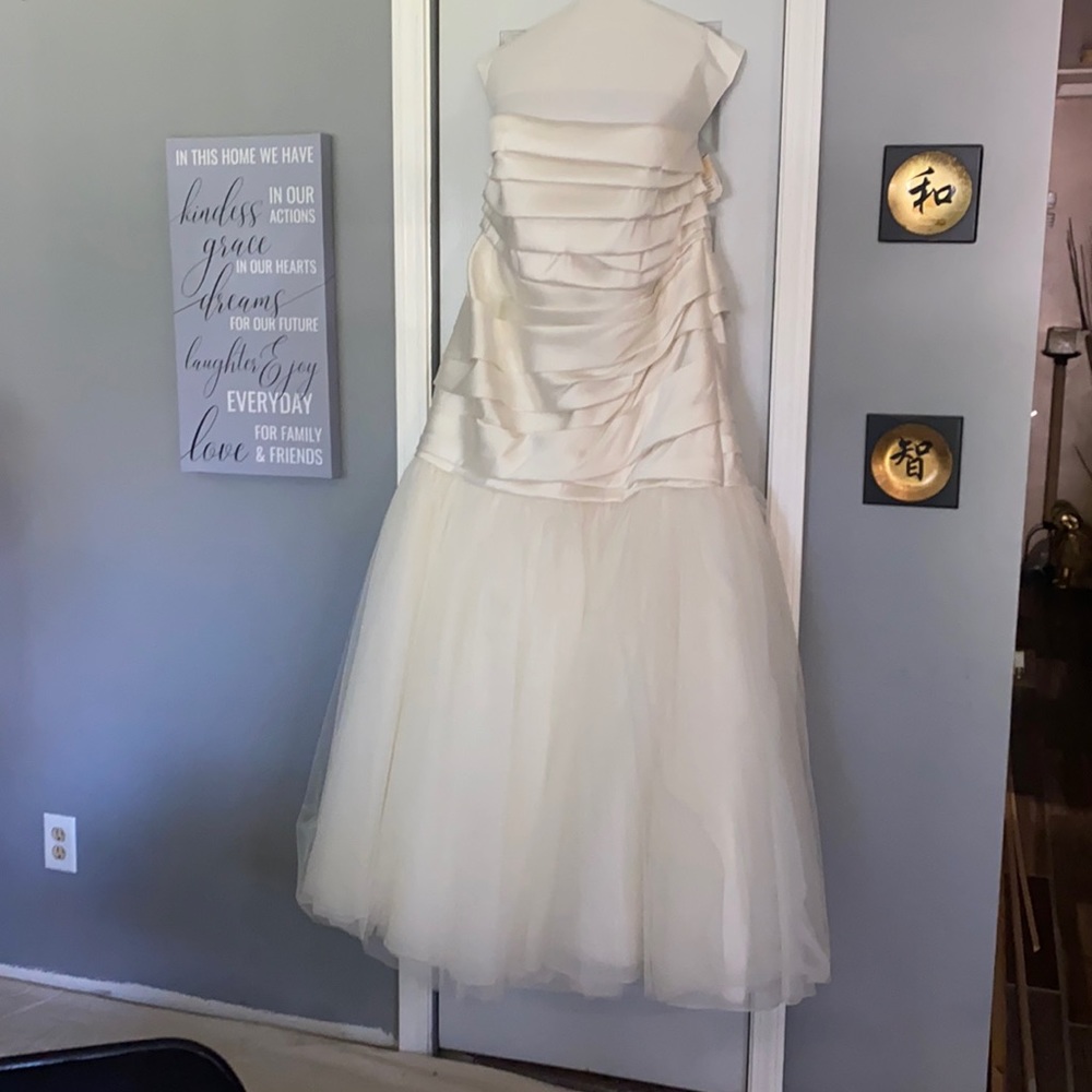 Vera Wang bridal dress